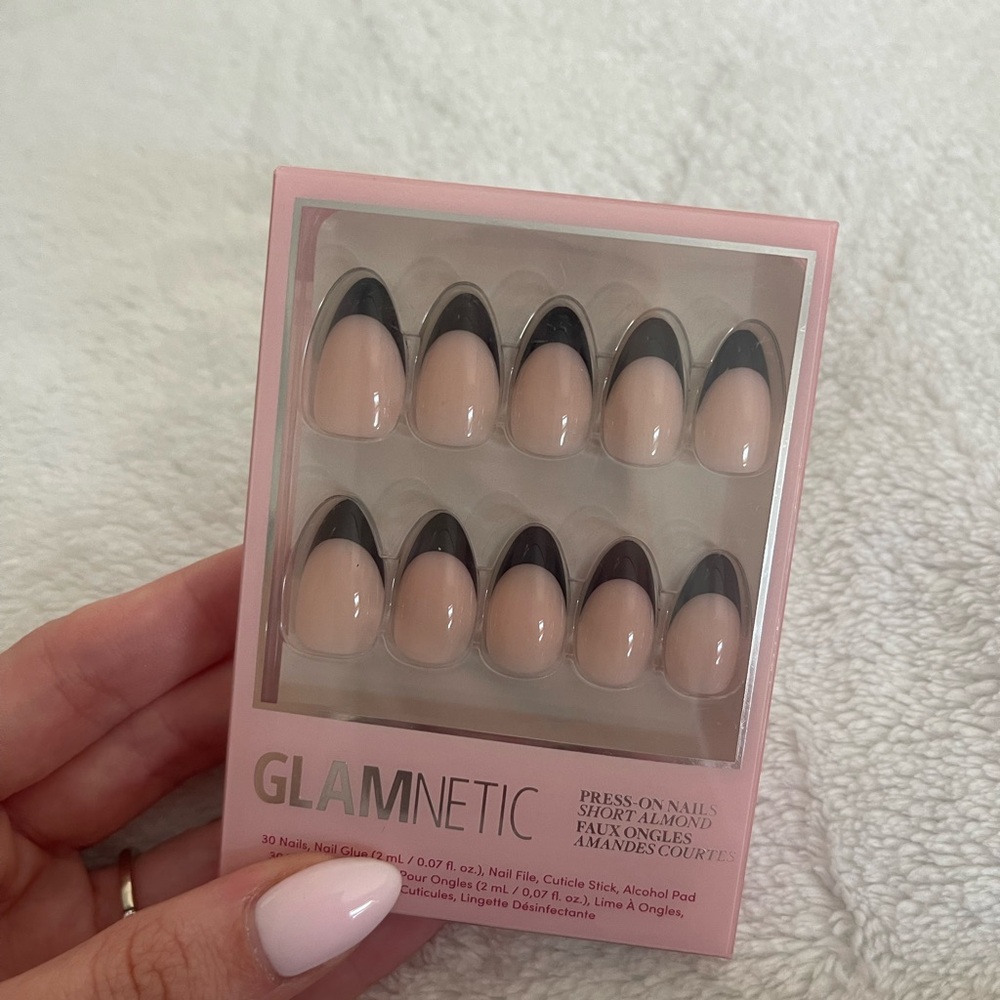 Glamnetic Caviar Short Almond Press-On Nails